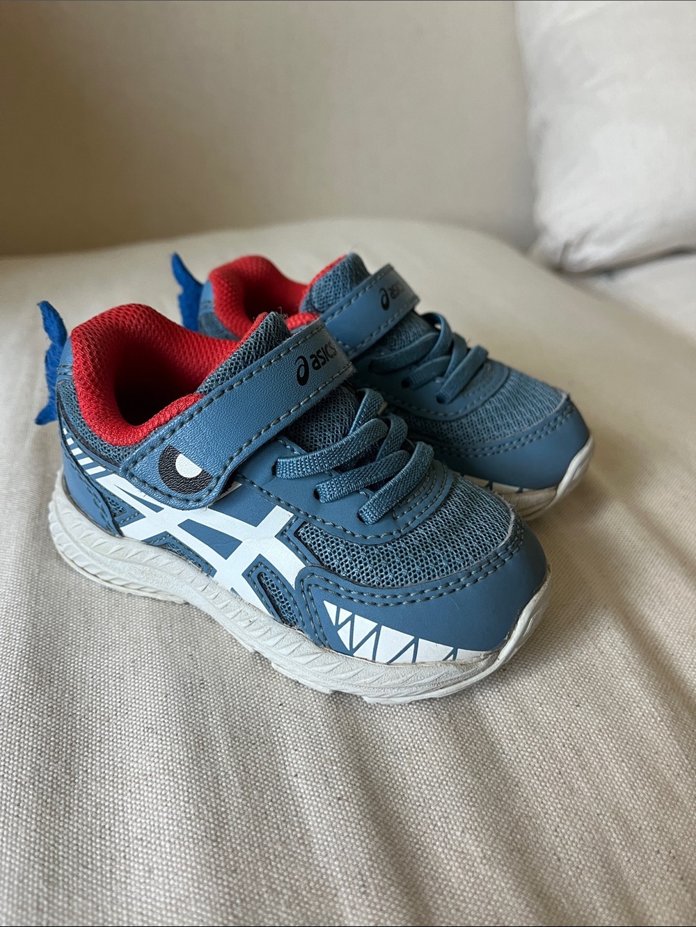ASICS Kids' Blue and Red contend  Trainer Sneakers size 4 kids